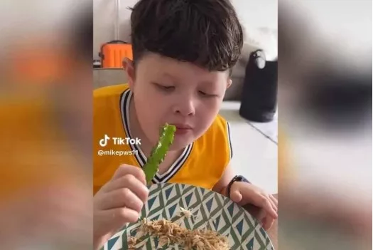 Prader-Willi Syndrome: Kisah Menyentuh & Pengorbanan Luar Biasa Ibu Bapa