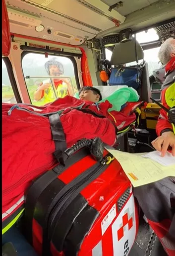 Helicopter Rescue: Detik Cemas Percutian Bertukar Trauma Bila Anak Pengsan Di Atas Salji Ketika Bercuti Di Switzerland
