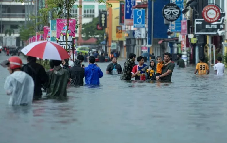 Amaran Hujan Lebat Berterusan: Ibu Ayah di Kelantan & Terengganu Perlu Lebih Berwaspada
