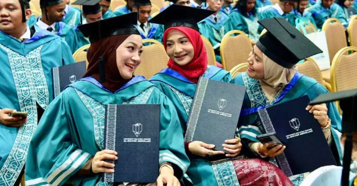 Yana Samsudin Hadiri Konvokesyen Dalam Pantang: Bukti Semangat Luar Biasa Seorang Ibu