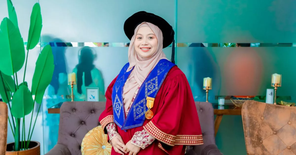 Ibu Berpantang Terima PhD & Suami Pula Sambut Master UTM, Momen Paling Manis Di Pentas Konvo Bersama