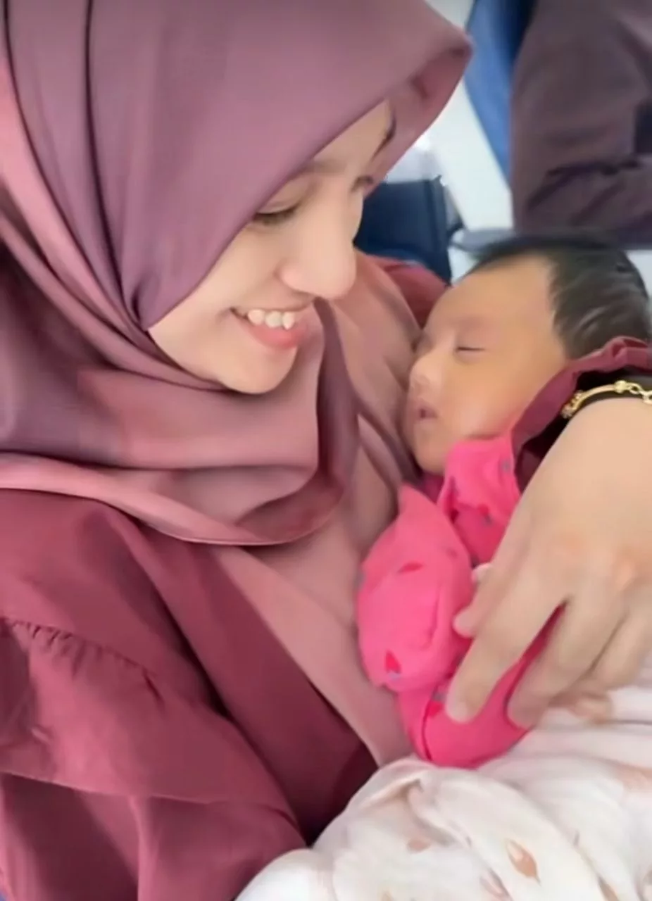 Aqil Zulkiflee Bawa Anak Baru Dua Bulan Pergi Bercuti, Raih Perhatian Warganet 8 Aqil Zulkiflee Bawa Anak Baru Dua Bulan Pergi Bercuti, Raih Perhatian Warganet