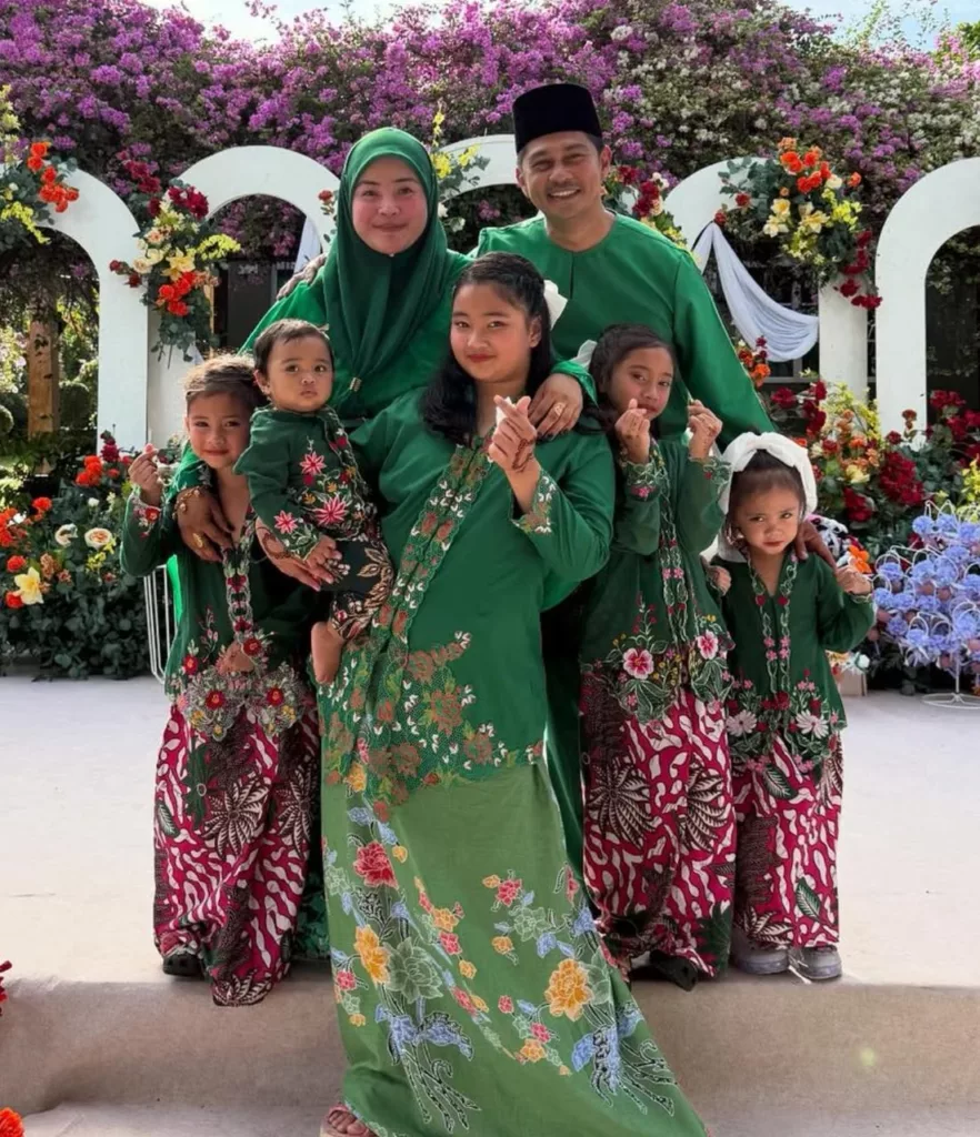 “Syukur Ada Manis Dihujung Tahun…” Tiga Anak Almy Nadia, Fizz Fairuzz Raih Anugerah Akademik