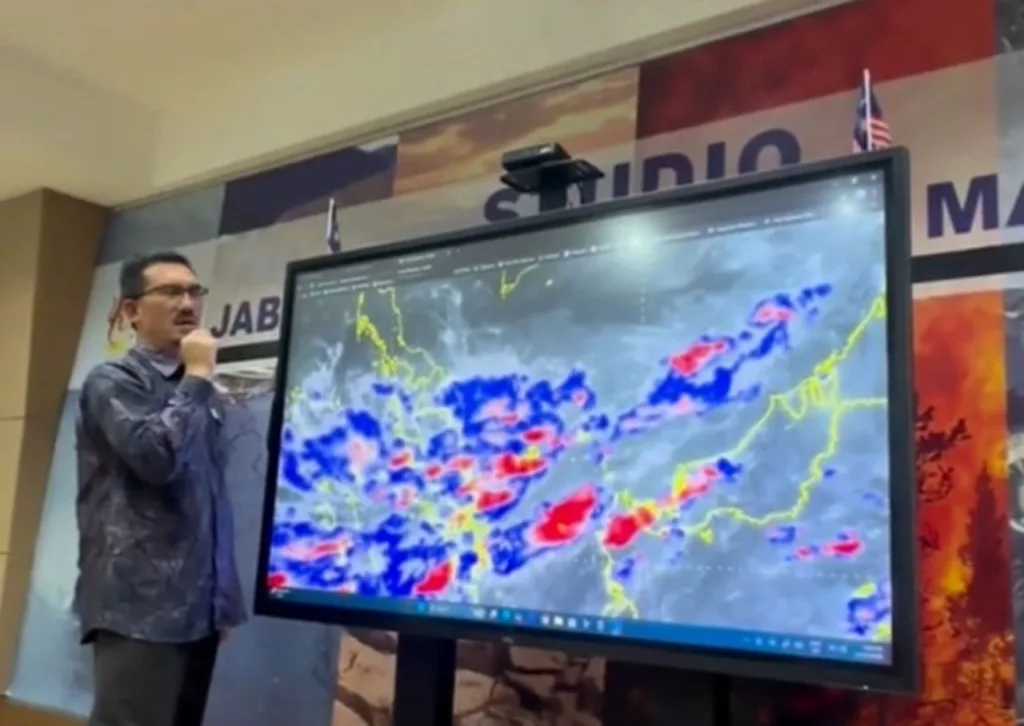 Amaran: Hujan Tak Berhenti, Ribut Tropika Senyar Memasuki Semenanjung Tengah Malam Ini, Bawa Hujan 300mm Sejam. Berada Dikawasan Selamat!