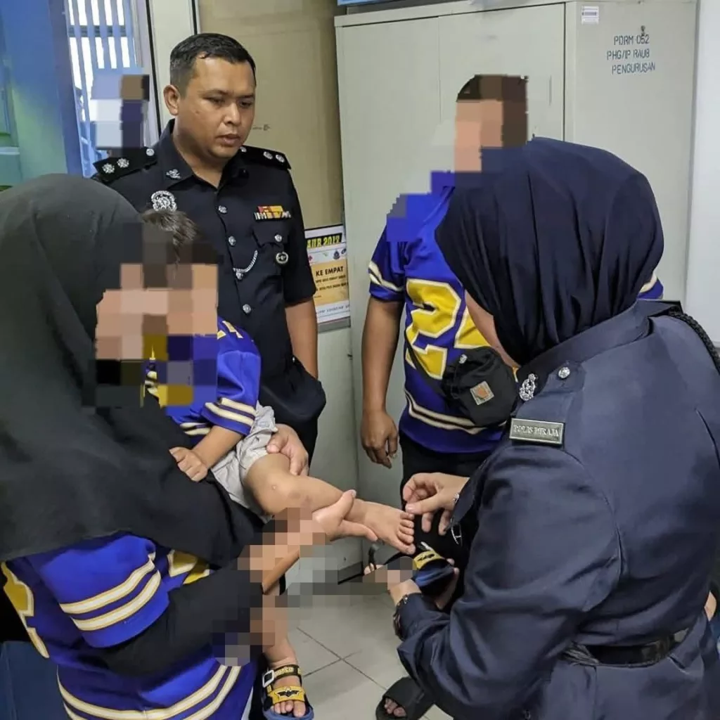 Kanak-Kanak 2 Tahun Tertinggal Di Restoran Selepas Makan Bersama Keluarga