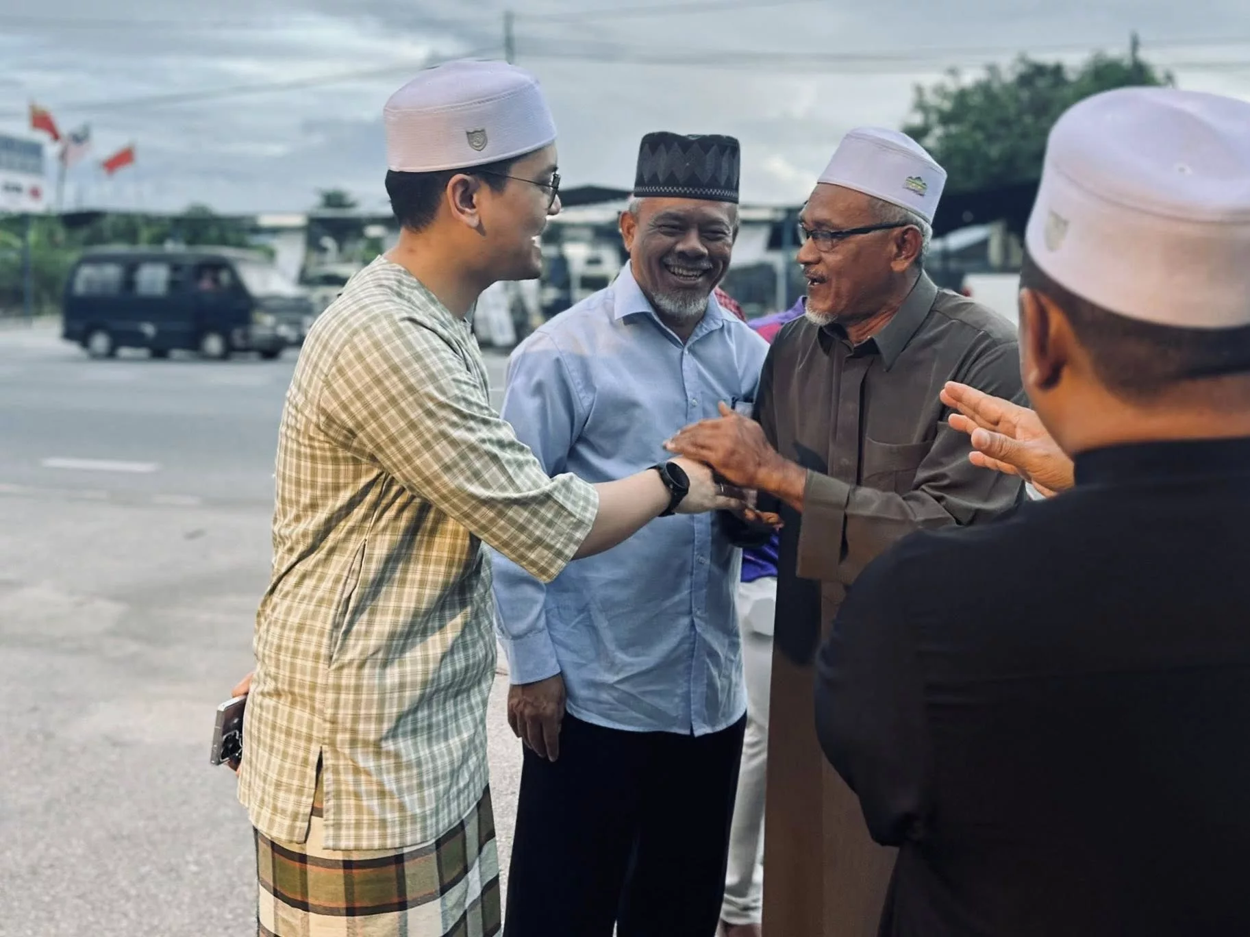 Dr Mohammed Taufiq Johari: Menteri Belia & Sukan Antara Termuda, Kini Bergelar Ayah Pada Usia 29 Tahun 15 Dr Mohammed Taufiq Johari: Menteri Belia & Sukan Antara Termuda, Kini Bergelar Ayah Pada Usia 29 Tahun