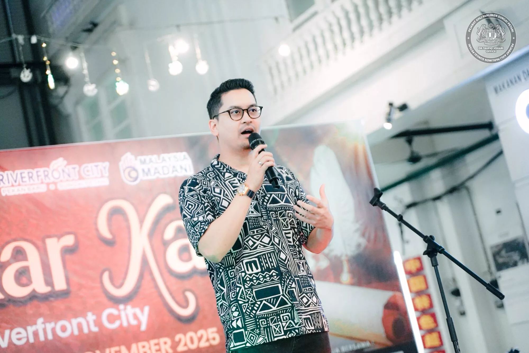 Dr Mohammed Taufiq Johari: Menteri Belia & Sukan Antara Termuda, Kini Bergelar Ayah Pada Usia 29 Tahun 16 Dr Mohammed Taufiq Johari: Menteri Belia & Sukan Antara Termuda, Kini Bergelar Ayah Pada Usia 29 Tahun