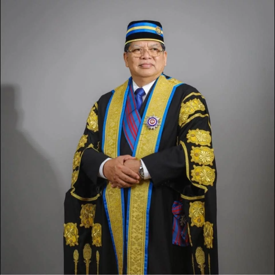 Dr Mohammed Taufiq Johari: Menteri Belia & Sukan Antara Termuda, Kini Bergelar Ayah Pada Usia 29 Tahun 13 Dr Mohammed Taufiq Johari: Menteri Belia & Sukan Antara Termuda, Kini Bergelar Ayah Pada Usia 29 Tahun