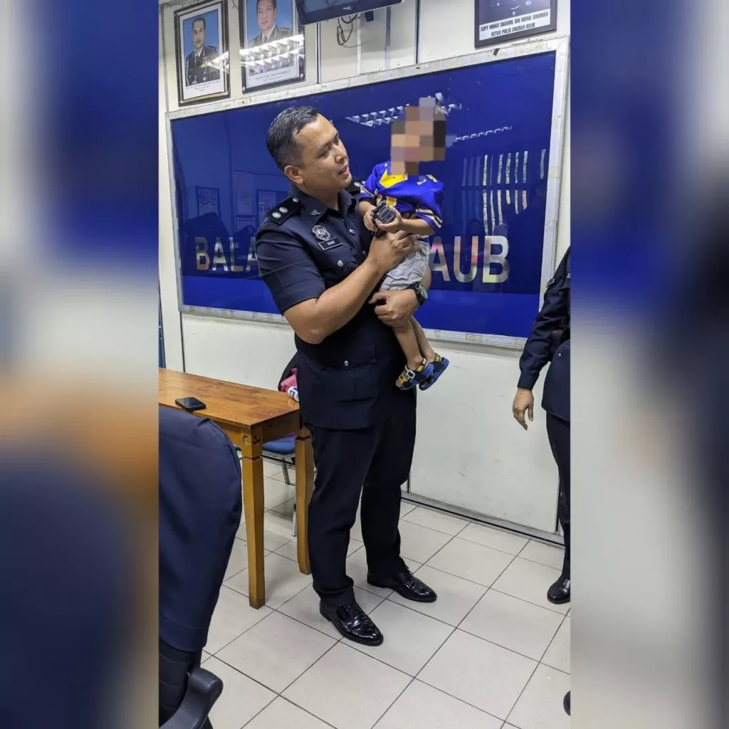 Kanak-Kanak 2 Tahun Tertinggal Di Restoran Selepas Makan Bersama Keluarga