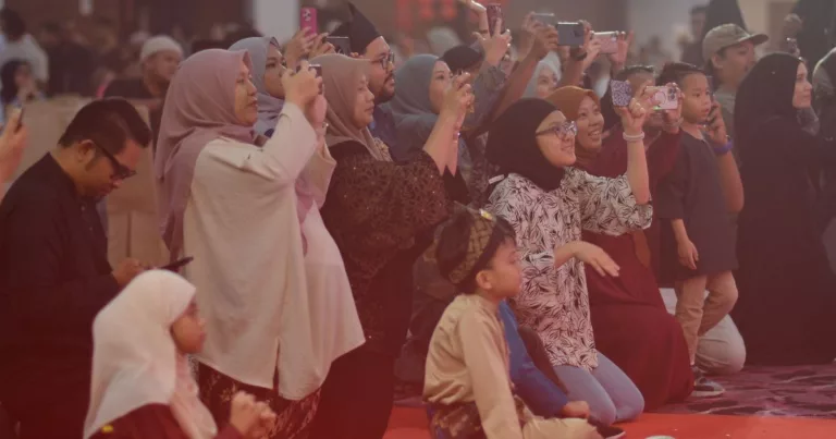 AKE Grand Ihtifal & Concert 2025 Gegarkan IDCC Shah Alam, Detik Penuh Emosi Buat Ibu Ayah