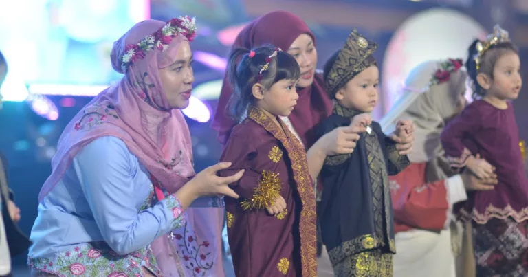 AKE Grand Ihtifal & Concert 2025 Gegarkan IDCC Shah Alam, Detik Penuh Emosi Buat Ibu Ayah