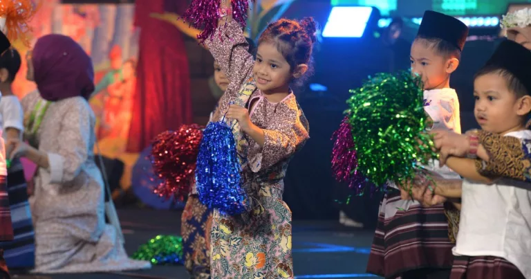 AKE Grand Ihtifal & Concert 2025 Gegarkan IDCC Shah Alam, Detik Penuh Emosi Buat Ibu Ayah