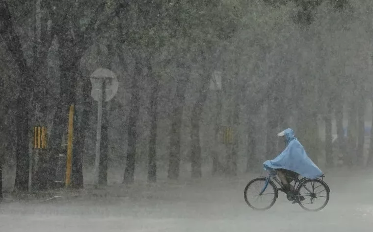 Amaran METMalaysia: Hujan Berterusan di Enam Negeri & Tip Keselamatan Anak-Anak Yang Wajib Ibu Bapa Tahu