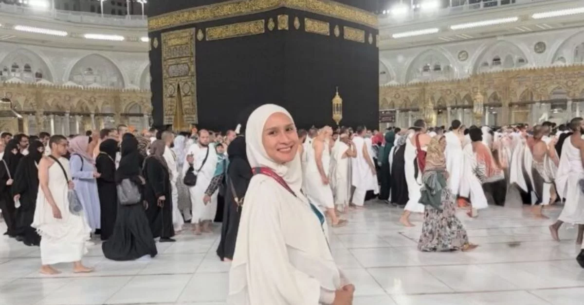 Neera Azizi Mohon Maaf, Perjelas Isu Gender Reveal Di Tanah Suci 6 Neera Azizi Mohon Maaf, Perjelas Isu Gender Reveal Di Tanah Suci