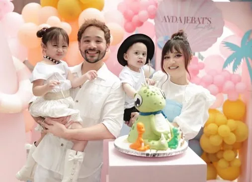 Ayda Jebat Selamat Timang Anak Ketiga, “Welcome To The World Anggun Mikayla”