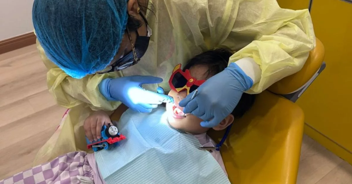 Gigi Susu Anak Rapat: Benarkah Punca Gigi Kekal Tumbuh Berlapis?