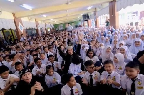 Nabila Razali Sebar Aura Positif di Sekolah Dengan Lagu Terbaru Sarat Nilai Murni 8 Nabila Razali Sebar Aura Positif di Sekolah Dengan Lagu Terbaru Sarat Nilai Murni