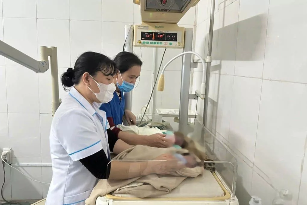 Detik Cemas Dalam Bas, Wanita Hamil Kembar Selamat Bersalin 6 Detik Cemas Dalam Bas, Wanita Hamil Kembar Selamat Bersalin