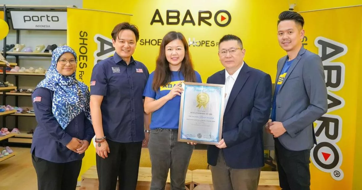 ABARO Diiktiraf Malaysia Book of Records, Bukti Inovasi Kasut Sekolah Tempatan