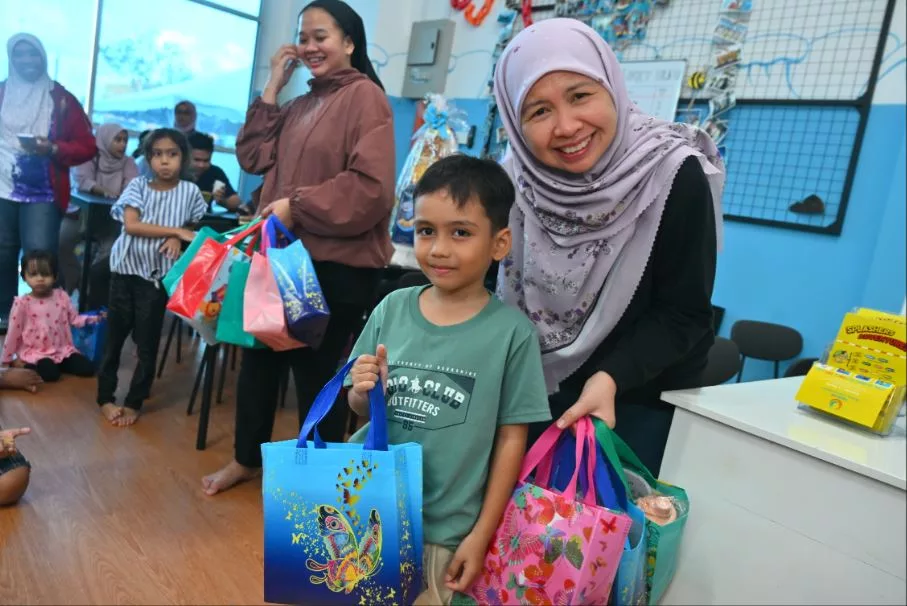 Seronoknya Peserta Belajar Asas Renang Di Splashtastik Hillpark, Puncak Alam Sempena Cuti Sekolah!