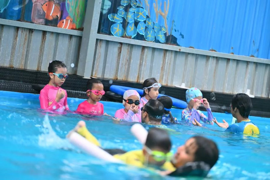 Seronoknya Peserta Belajar Asas Renang Di Splashtastik Hillpark, Puncak Alam Sempena Cuti Sekolah!