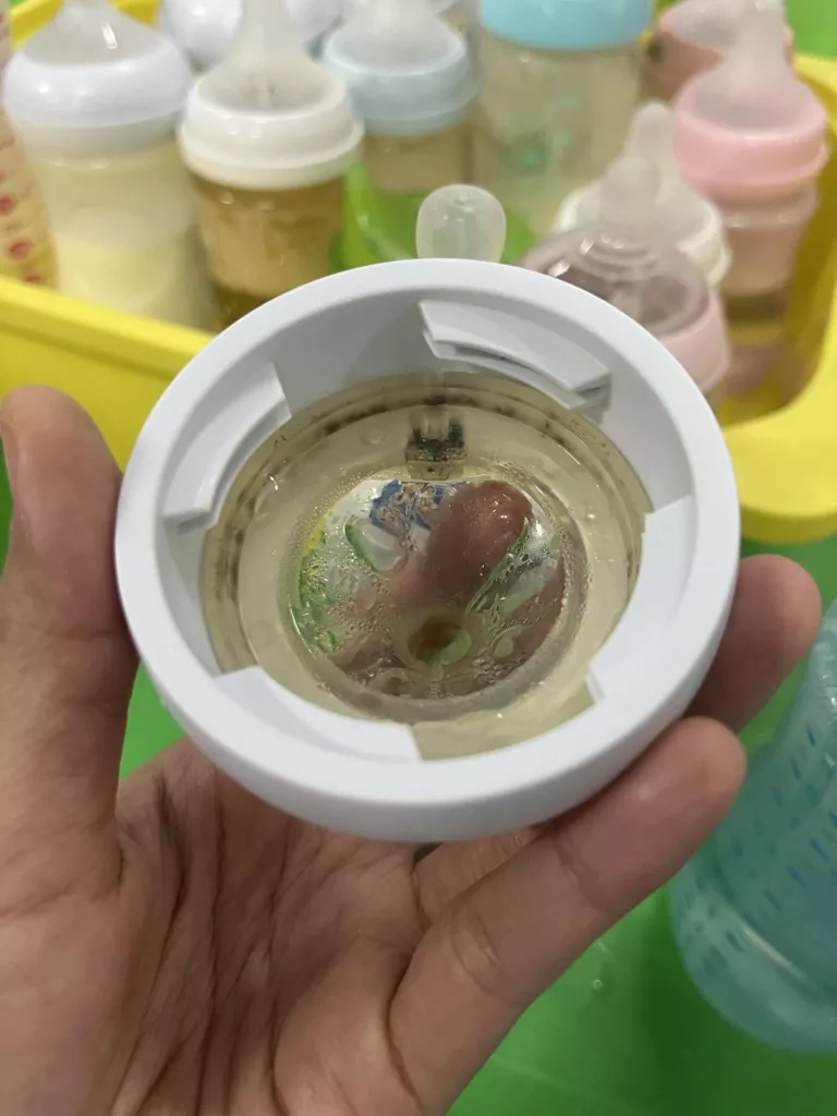 Botol Susu Anak Penuh Kerak & Keladak, Guru Taska Tampil Kongsi Realiti Mengejutkan