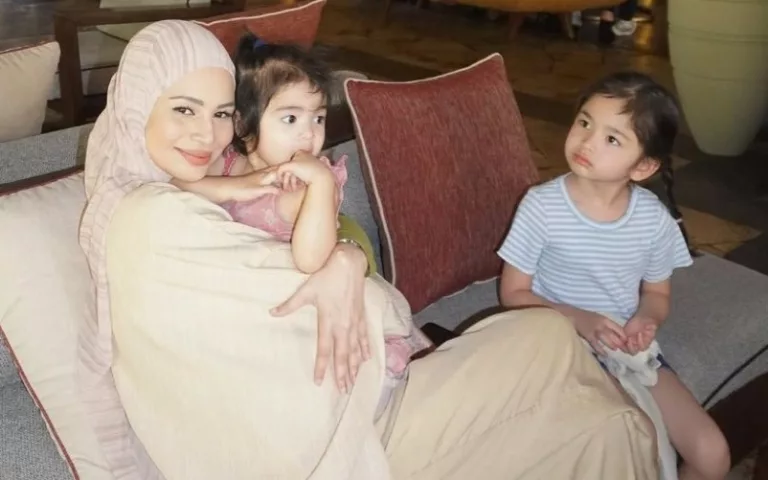 Izara Aishah Hamil Anak Ketiga, Patutlah Makin Berseri! 6 Izara Aishah Hamil Anak Ketiga, Patutlah Makin Berseri!