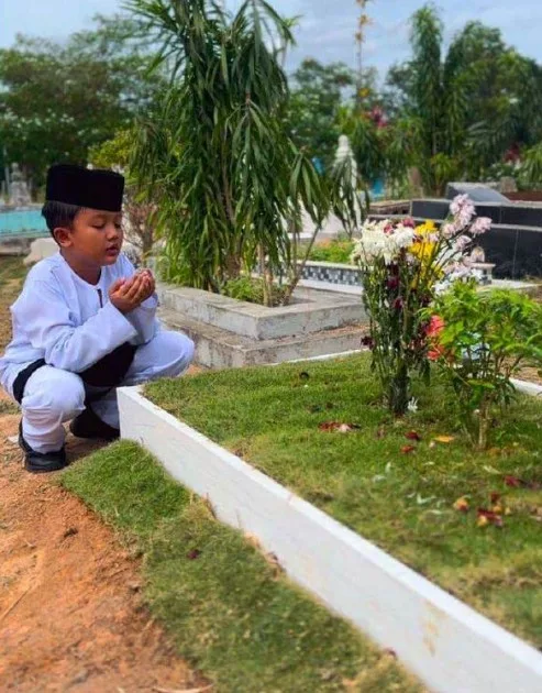 Tiga Kali Sehari Ziarah Kubur Ibu Sebab Terlalu Rindu, Aksi Kanak-Kanak 9 Tahun Buat Ramai Sebak!