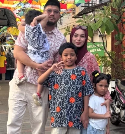 Nad Zainal Umum Hamil Anak Keempat, "Saya Tak Buncit, Saya Hamil" 7 Nad Zainal Umum Hamil Anak Keempat, “Saya Tak Buncit, Saya Hamil”