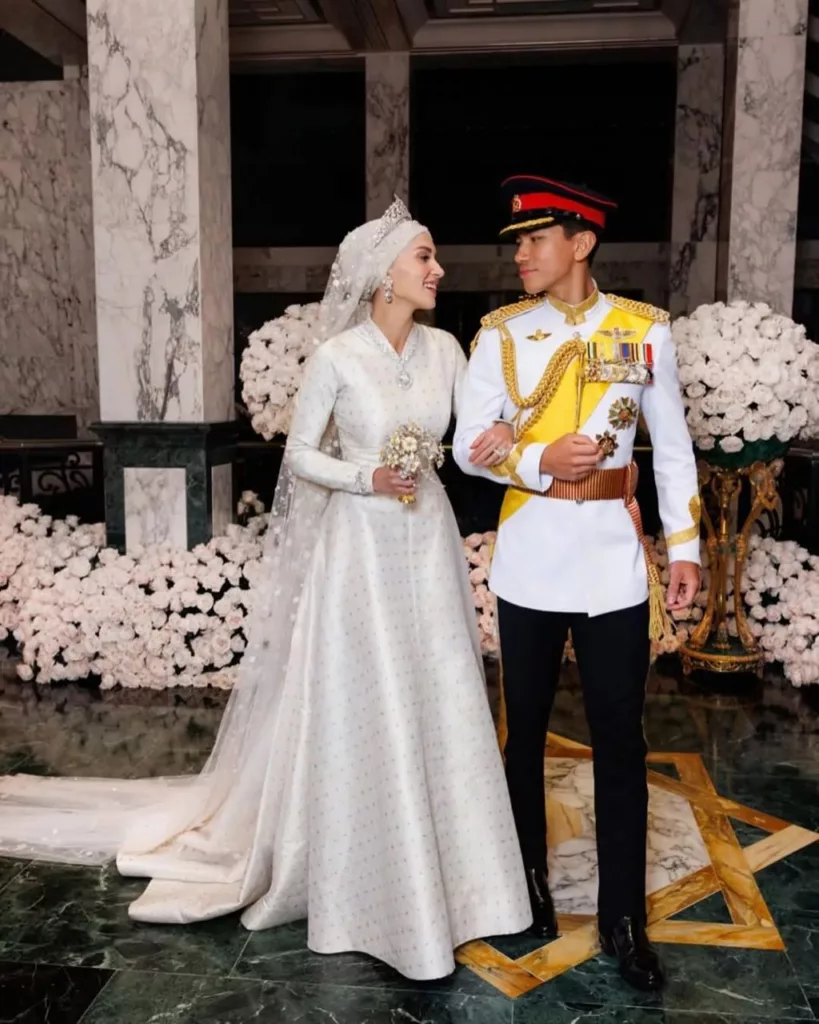 Putera Mateen & Pengiran Anak Isteri Anisha Timang Cahaya Mata Sulung, 17 Das Meriam Rai Kelahiran Puteri Diraja