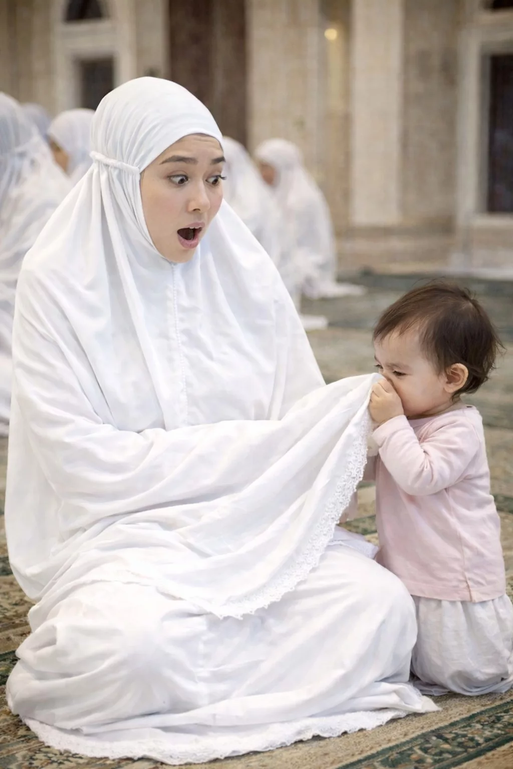 Solat Tarawih Terganggu, Kanak-Kanak Buat 'Aksi' Di Masjid, Wanita Luah Kecewa, Ini Hukum Syarak Yang Ramai Terlepas Pandang! 9 Solat Tarawih Terganggu, Kanak-Kanak Buat ‘Aksi’ Di Masjid, Wanita Luah Kecewa, Ini Hukum Syarak Yang Ramai Terlepas Pandang!