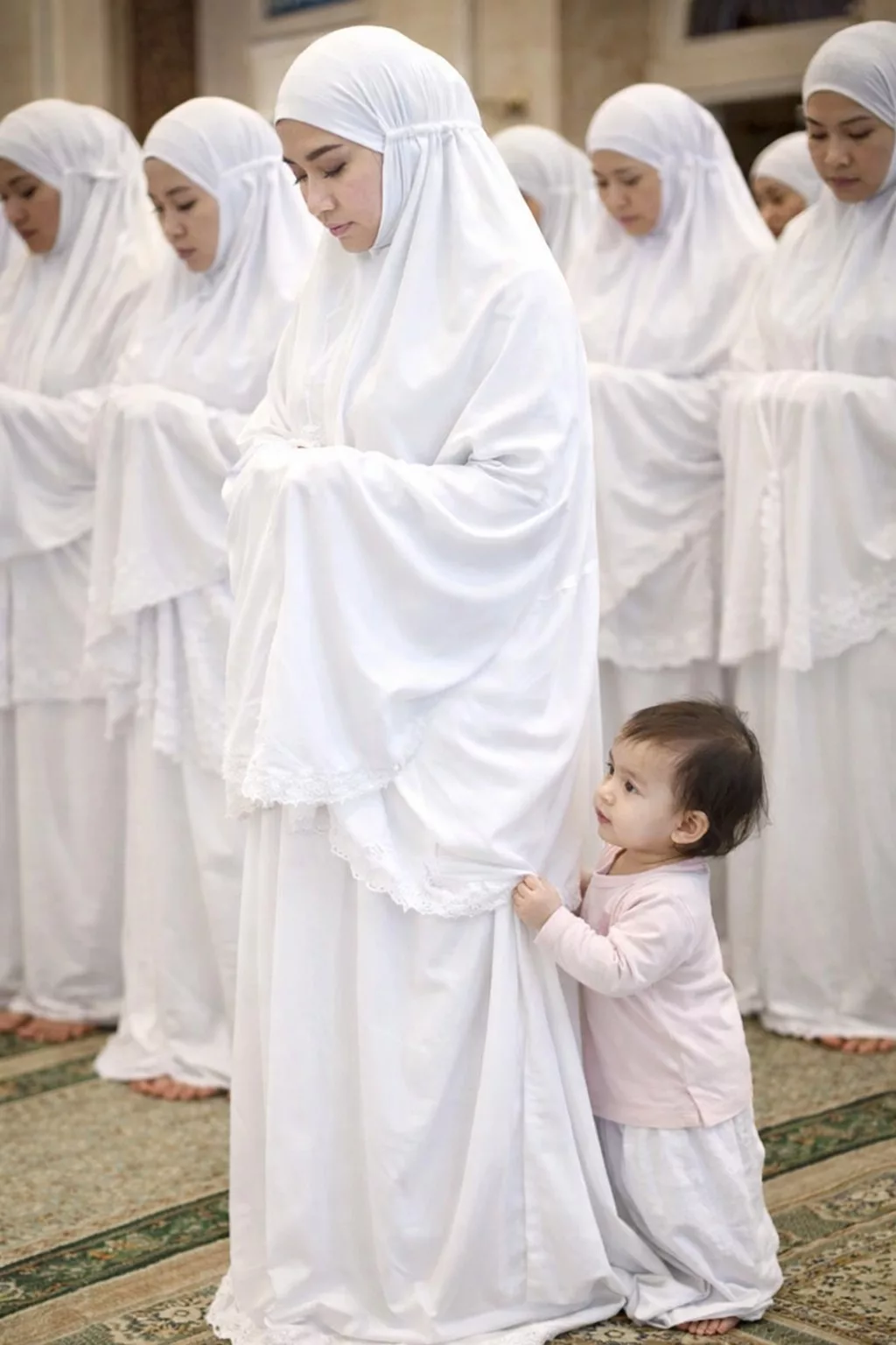 Solat Tarawih Terganggu, Kanak-Kanak Buat 'Aksi' Di Masjid, Wanita Luah Kecewa, Ini Hukum Syarak Yang Ramai Terlepas Pandang! 12 Solat Tarawih Terganggu, Kanak-Kanak Buat ‘Aksi’ Di Masjid, Wanita Luah Kecewa, Ini Hukum Syarak Yang Ramai Terlepas Pandang!