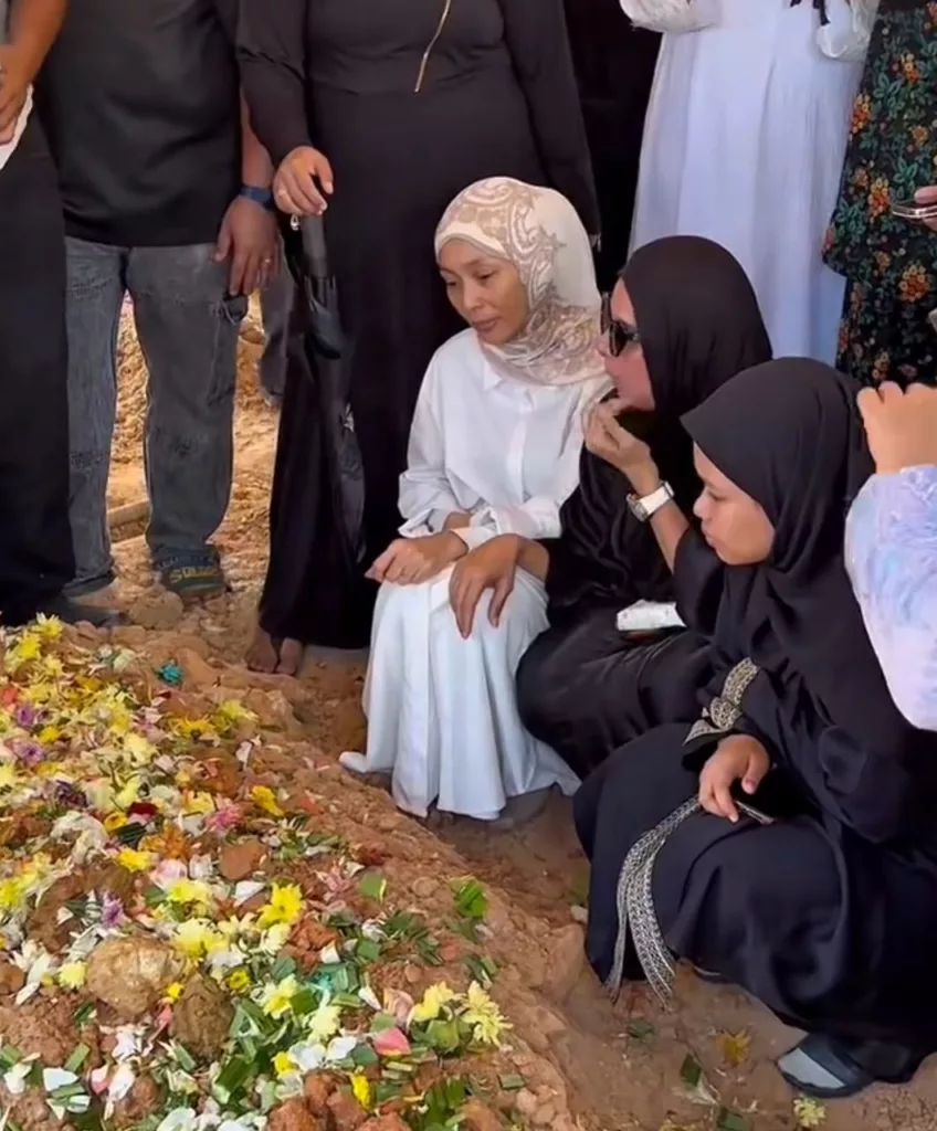 "Aku Sebenarnya Dah Tak Kuat Pun…" Tangisan Amyza Aznan Buat Anak Sulung Meruntun Jiwa 8 “Aku Sebenarnya Dah Tak Kuat Pun…” Tangisan Amyza Aznan Buat Anak Sulung Meruntun Jiwa