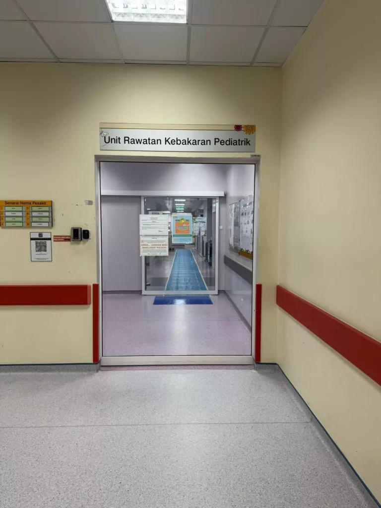 Bapa Terkejut Air Paip Tiba-Tiba Jadi Panas Ketika Bersihkan Anak, Kaki Melecur Teruk 14 Bapa Terkejut Air Paip Tiba-Tiba Jadi Panas Ketika Bersihkan Anak, Kaki Melecur Teruk