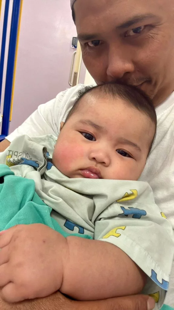 Bapa Terkejut Air Paip Tiba-Tiba Jadi Panas Ketika Bersihkan Anak, Kaki Melecur Teruk