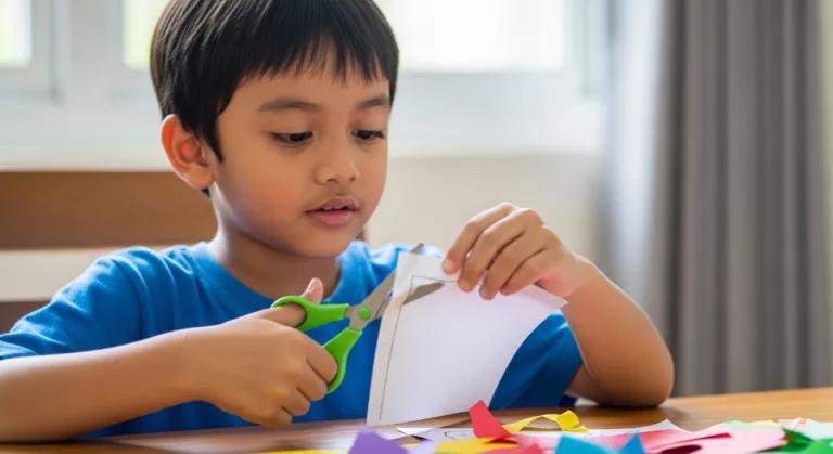 Motor Halus Kanak-Kanak Makin Lemah? Guru Bimbang Murid Tahun 1 Tak Tahu Guna Gunting & Koyak Kertas!