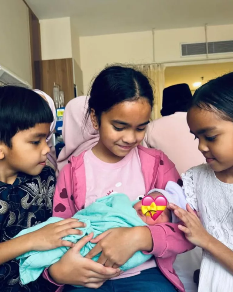 Alif Satar Timang Cahaya Mata Keempat, “Selamat datang Aleyya Fajr”