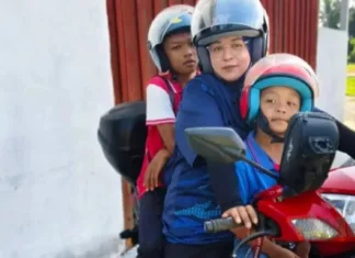 Ibu Naik Motosikal Balik Kampung Dengan Anak, Cekal Redah 140Km Demi Anak!