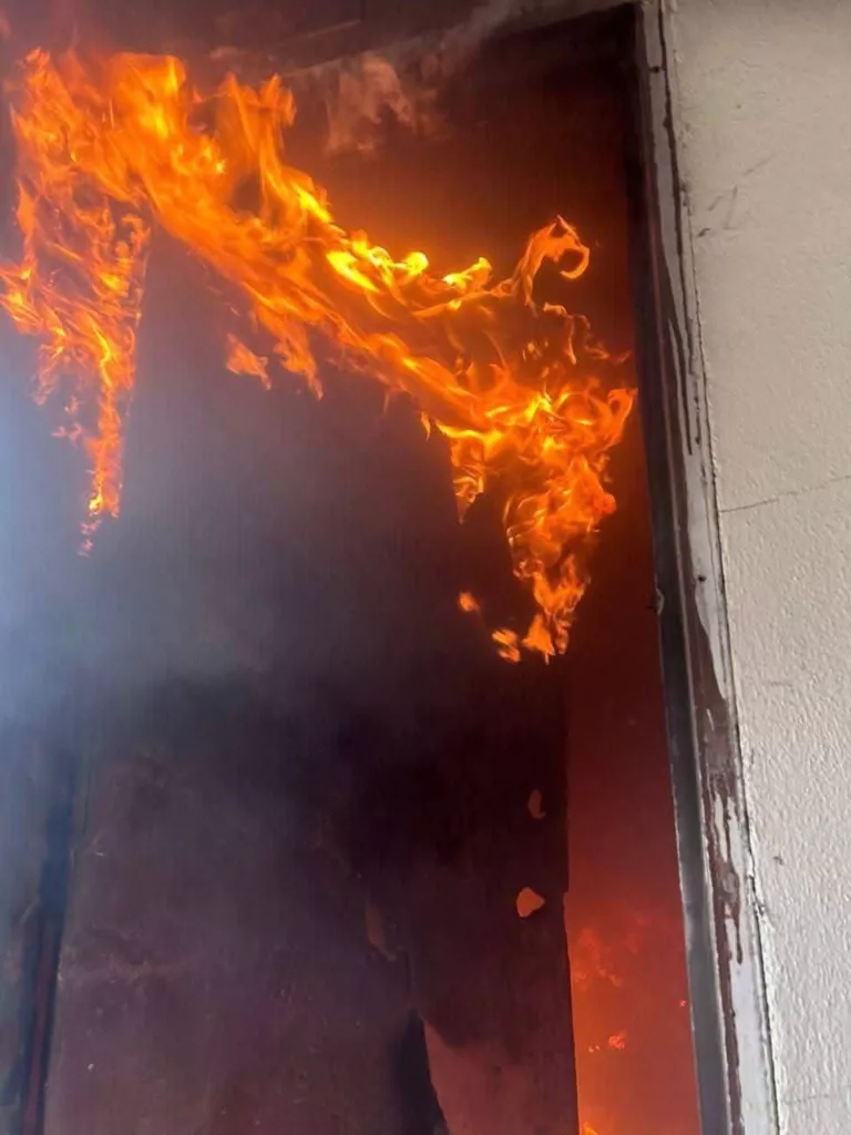 Dua Beradik Ditemui Separuh Sedar Dalam Kebakaran, Ibu Bapa Keluar Kerja 8 Dua Beradik Ditemui Separuh Sedar Dalam Kebakaran, Ibu Bapa Keluar Kerja