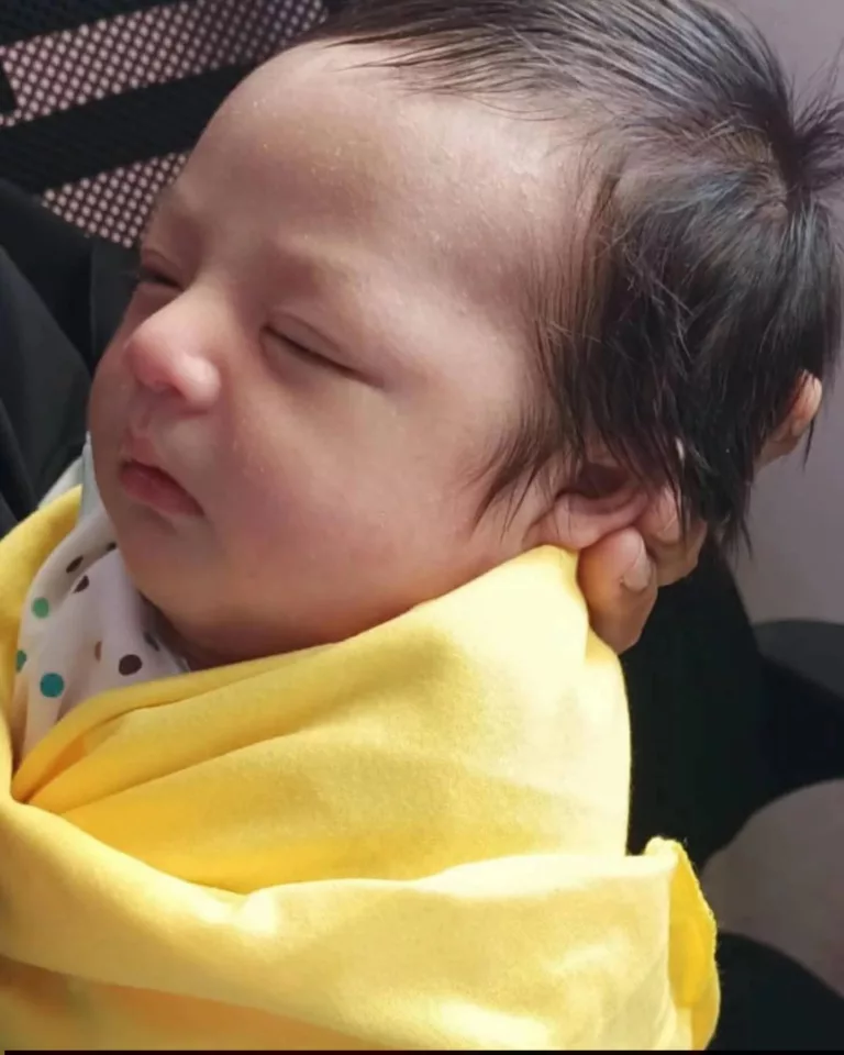 Bayi Ditinggalkan di Masjid, Wajah Comel Raih Perhatian Ramai!