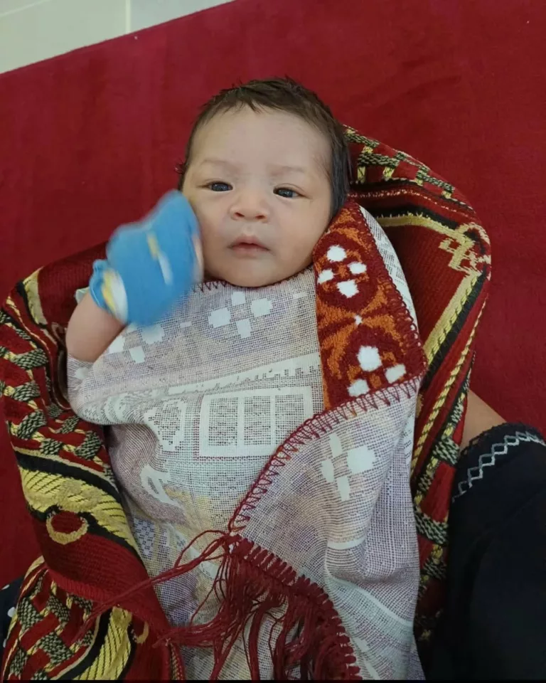 Bayi Ditinggalkan di Masjid, Wajah Comel Raih Perhatian Ramai!