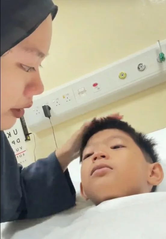 Kanak-Kanak 7 Tahun Kini Bergantung Kerusi Roda, Saraf Kaki Rosak 50% Selepas Dirempuh Kereta 6 Kanak-Kanak 7 Tahun Kini Bergantung Kerusi Roda, Saraf Kaki Rosak 50% Selepas Dirempuh Kereta