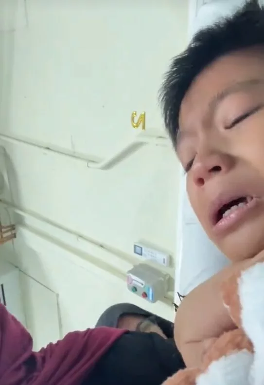 Kanak-Kanak 7 Tahun Kini Bergantung Kerusi Roda, Saraf Kaki Rosak 50% Selepas Dirempuh Kereta 5 Kanak-Kanak 7 Tahun Kini Bergantung Kerusi Roda, Saraf Kaki Rosak 50% Selepas Dirempuh Kereta