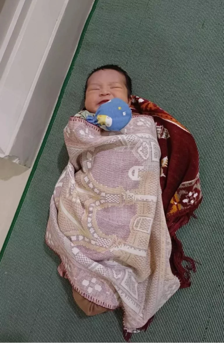 Bayi Ditinggalkan di Masjid, Wajah Comel Raih Perhatian Ramai!