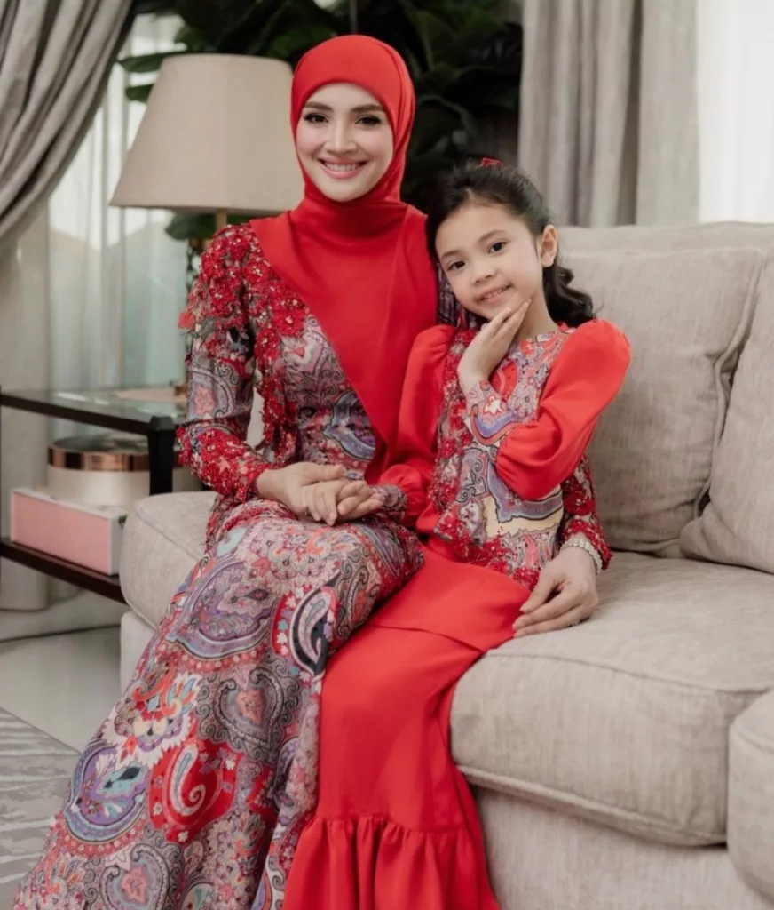 Anak Jadi Isu? Permohonan Saman Fattah Amin Terhadap Fazura Ditolak Mahkamah 6 Anak Jadi Isu? Permohonan Saman Fattah Amin Terhadap Fazura Ditolak Mahkamah