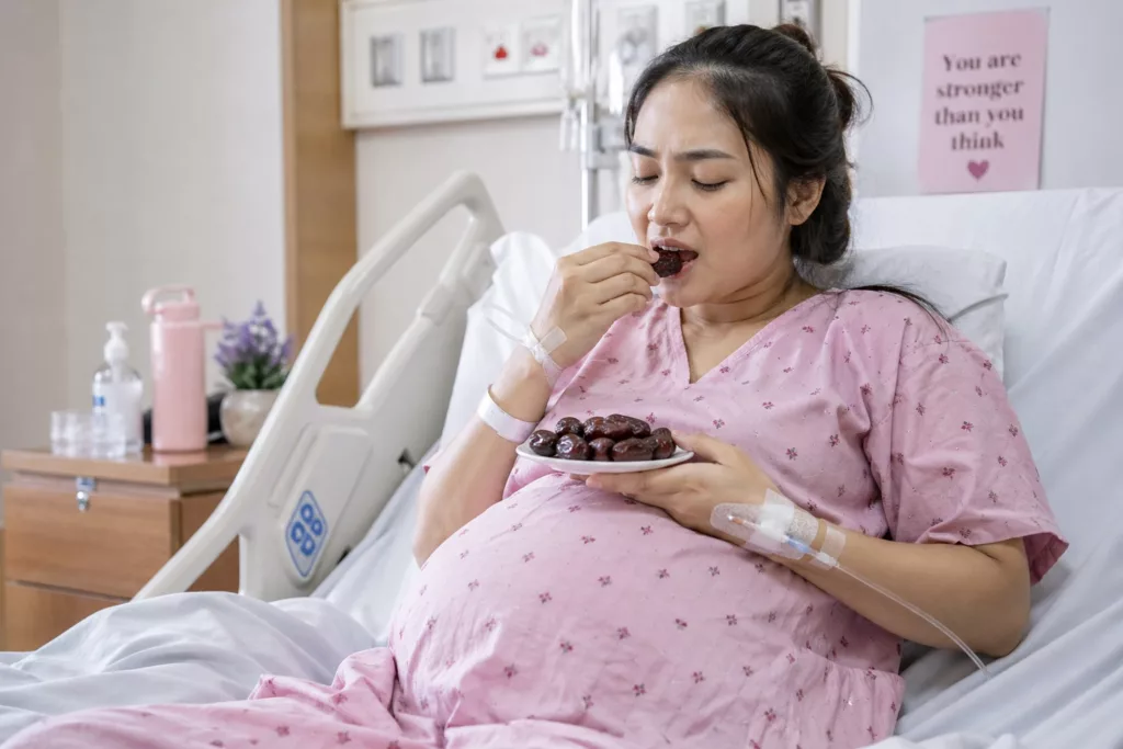 Makan Kurma Sebelum Bersalin? Ini Sebab Doktor Galakkan