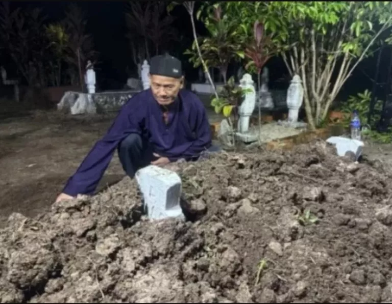 Ibu Luah Detik Pilu Kehilangan Anak 8 Tahun Dilanggar Van Depan Sekolah, “Saya Terlewat Beberapa Minit”
