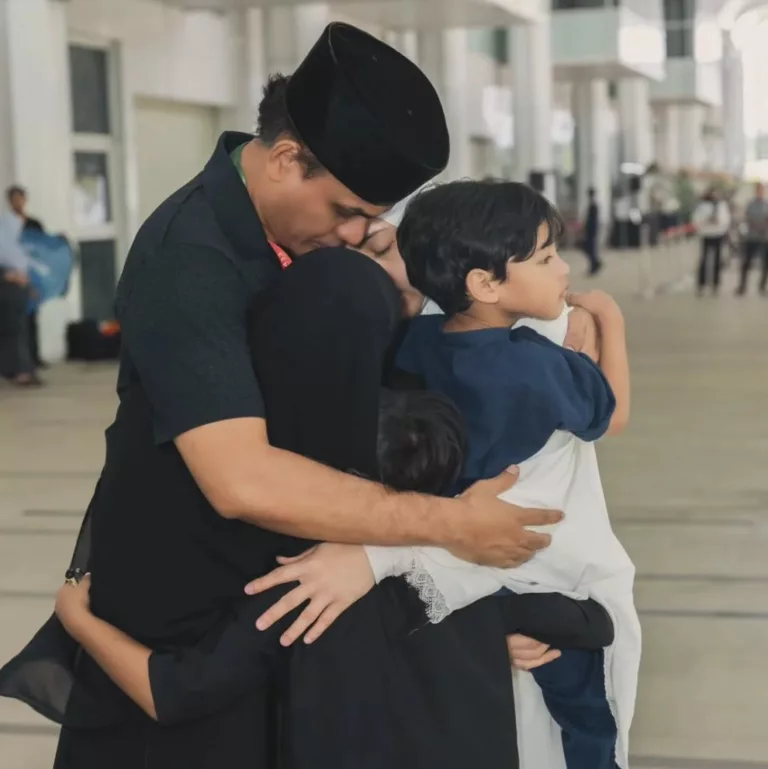 Lisa Surihani Berangkat Tunai Haji, Momen Perpisahan Dengan Anak-Anak Undang Sebak!