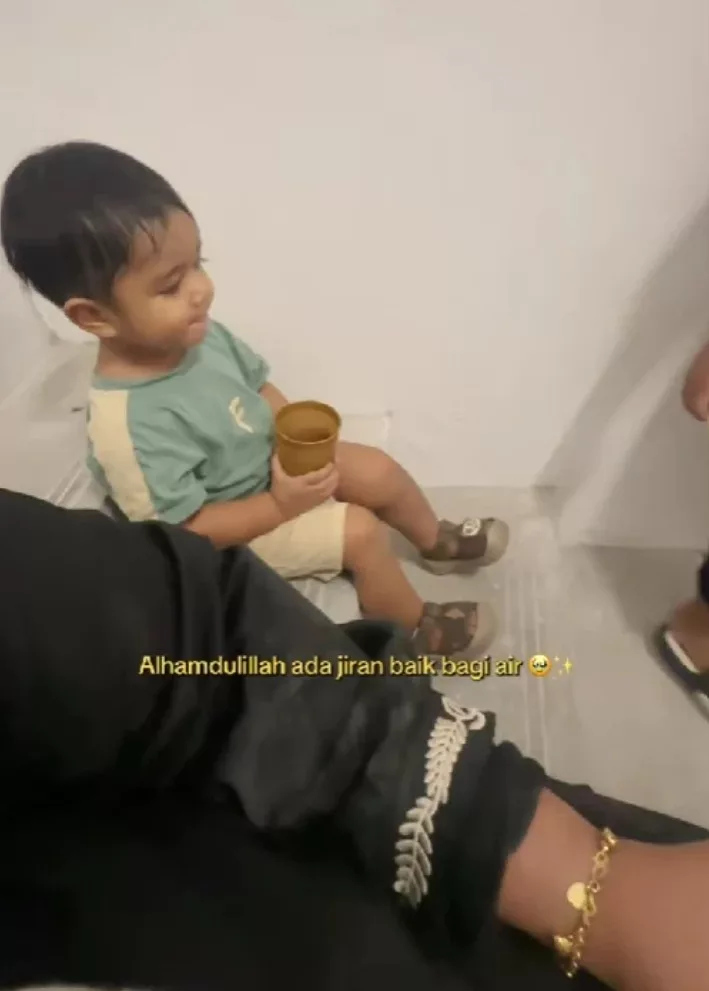 Ibu Cekal Daki Tangga Tingkat 36 Demi Anak-Anak Selepas Tujuh Lif Rosak!