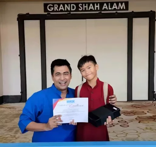 Anak Kembar Dr Sheikh Muszaphar Rangkul Pingat Antarabangsa, Umur 4 Tahun Dah Mula Belajar Matematik! 6 Anak Kembar Dr Sheikh Muszaphar Rangkul Pingat Antarabangsa, Umur 4 Tahun Dah Mula Belajar Matematik!